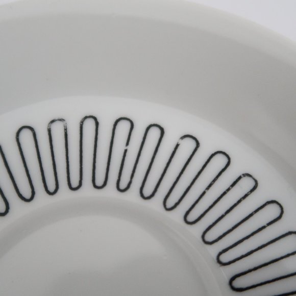 vtg SCHMID BROTHERS Denmark demitasse 4 cups & 7 saucers squiggle print - Picture 7 of 8